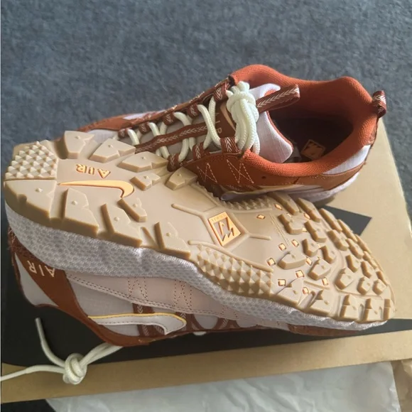 Nike Air Humara FM Sneakers - Picture 7 of 8